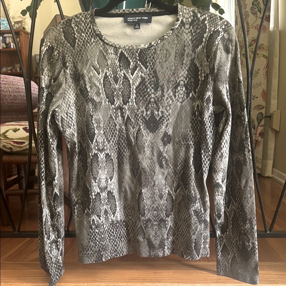 Jones New York Signature Black and Gray Snake Print Top